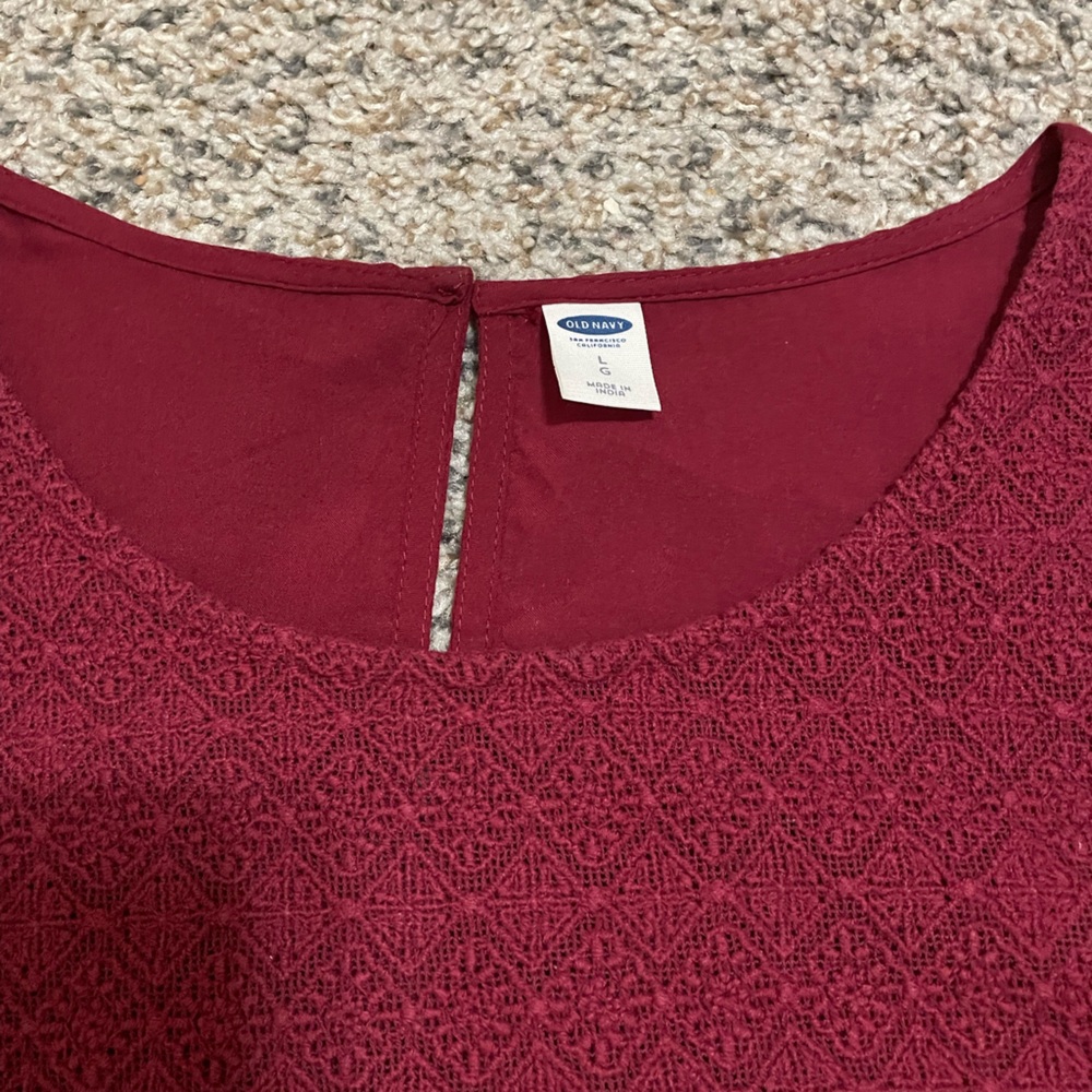 Old Navy Maroon Blouse with Textured Design size L - Picture 6 of 7